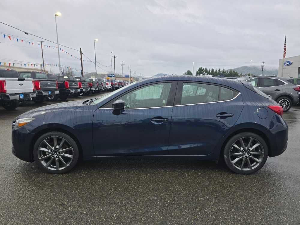 Used 2018 MAZDA MAZDA3 Touring image 2