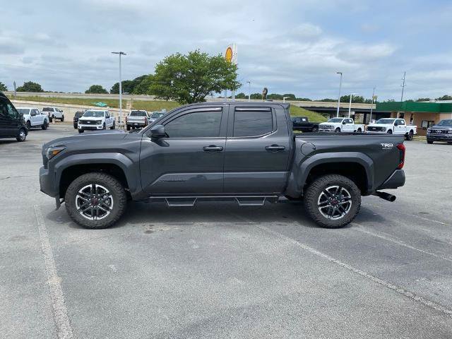 Used 2025 Toyota Tacoma TRD Sport AWD/4WD image 4