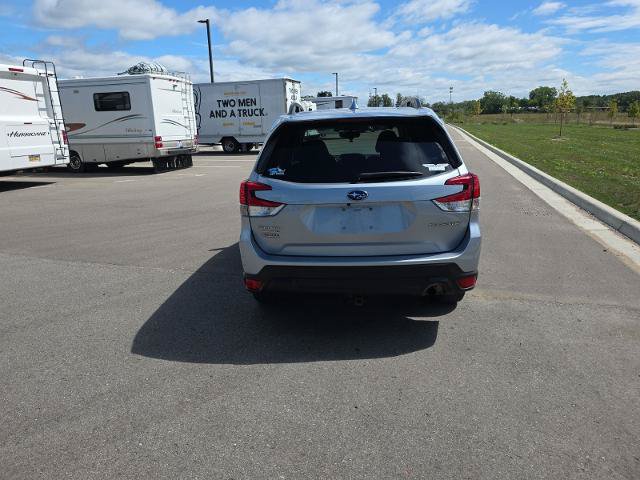 Used 2021 Subaru Forester Premium AWD/4WD image 6