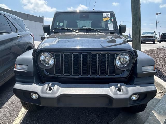 Used 2024 Jeep Wrangler Unlimited Sport AWD/4WD image 2