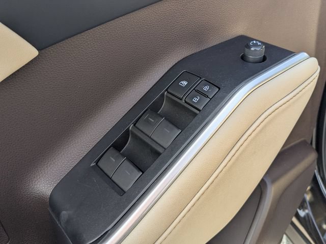 Used 2021 Toyota Highlander XLE AWD/4WD image 10