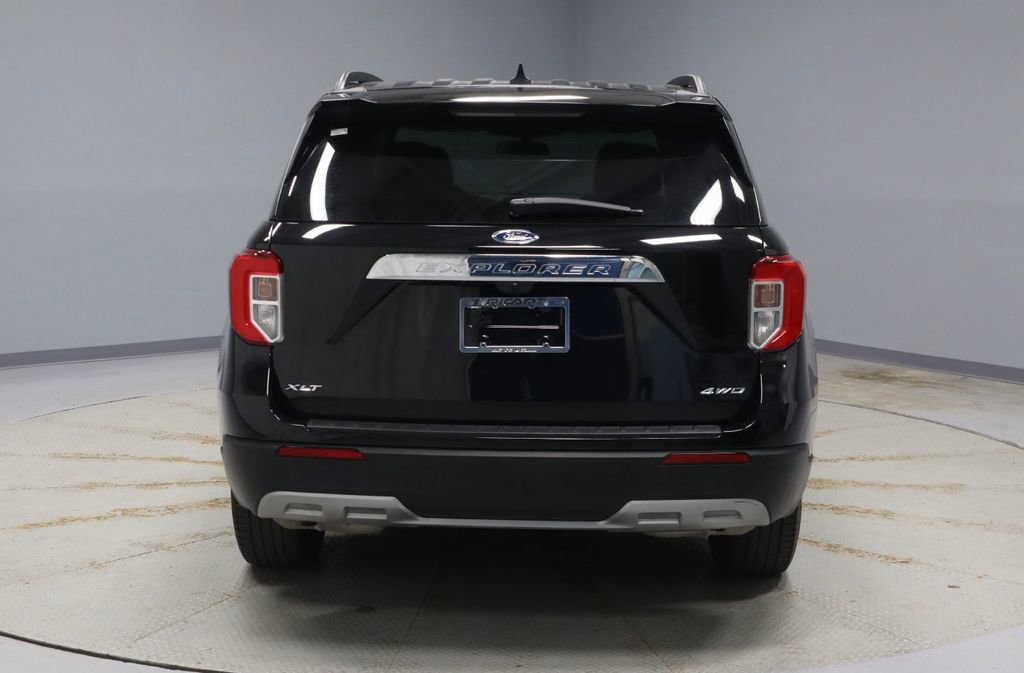 Certified 2022 Ford Explorer XLT w/ Equipment Group 202A image 4