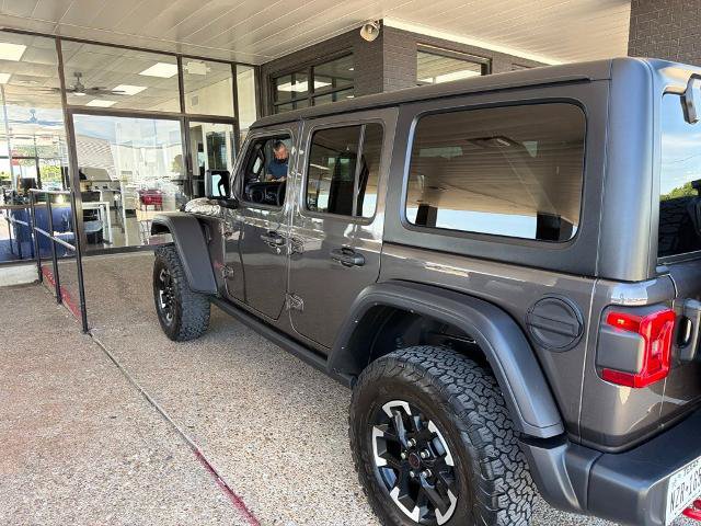 Used 2025 Jeep Wrangler Unlimited Rubicon AWD/4WD image 8