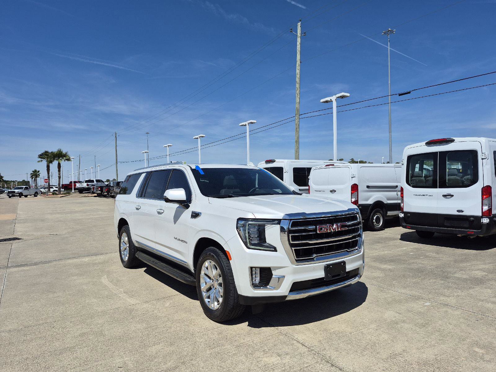 Used 2023 GMC Yukon XL SLT w/ SLT Premium Package image 7