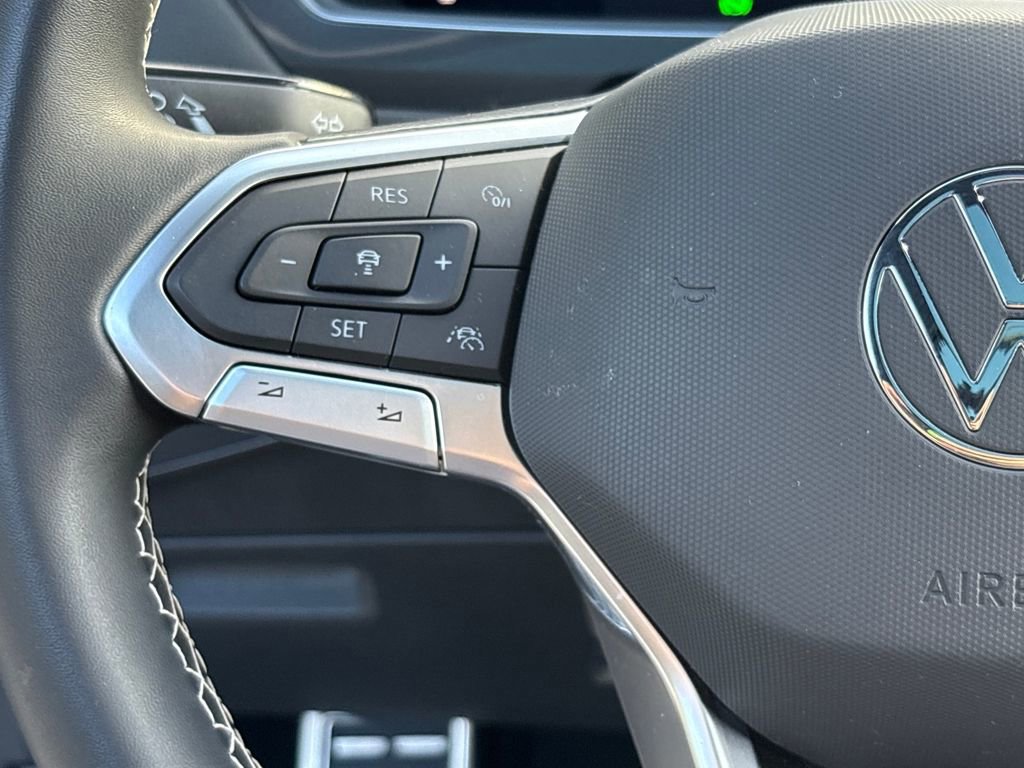 Used 2023 Volkswagen Tiguan SE R-Line image 19