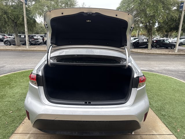 Used 2023 Toyota Corolla LE FWD image 5