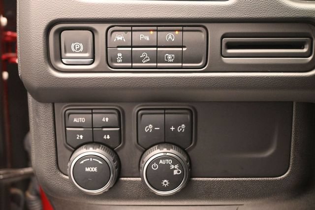 Used 2024 Chevrolet Tahoe Z71 w/ Luxury Package AWD/4WD image 23