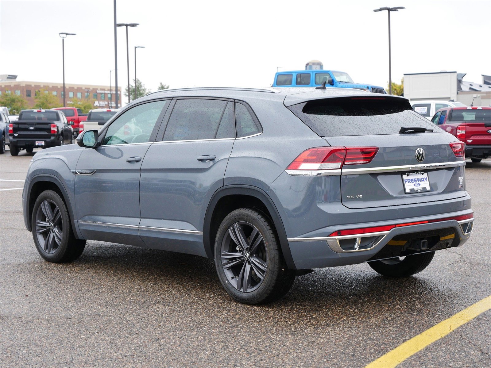 Used 2021 Volkswagen Atlas Cross Sport SE w/ Panoramic Sunroof Package image 3