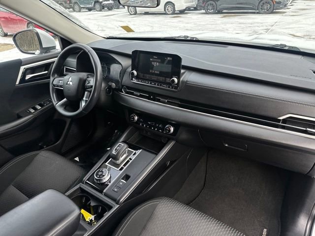Used 2022 Mitsubishi Outlander ES image 17