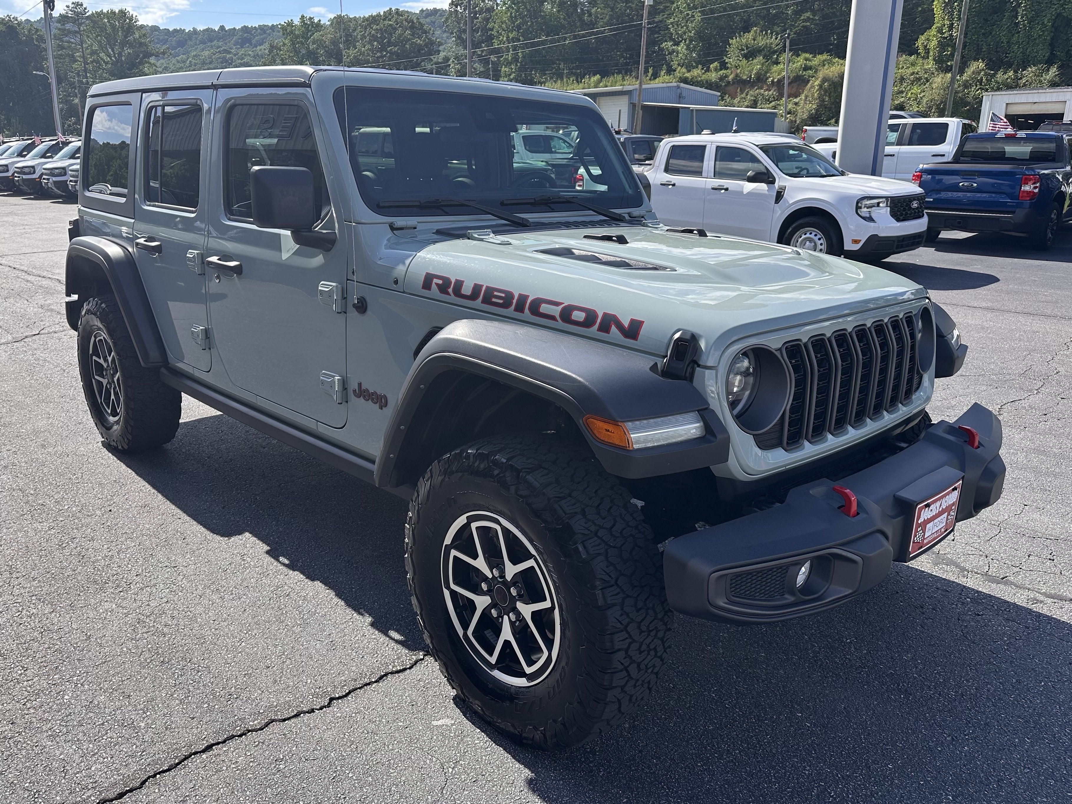 Used 2024 Jeep Wrangler Unlimited Rubicon w/ Convenience Group AWD/4WD image 4