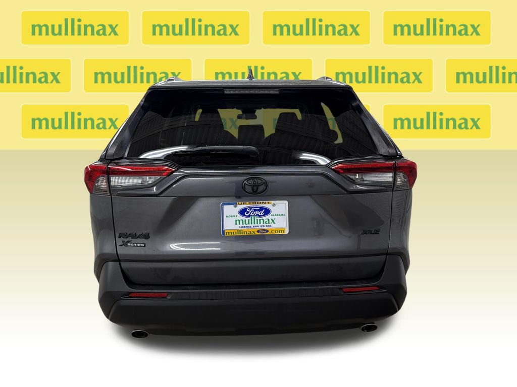 Used 2020 Toyota RAV4 XLE w/ Convenience Package FWD image 7