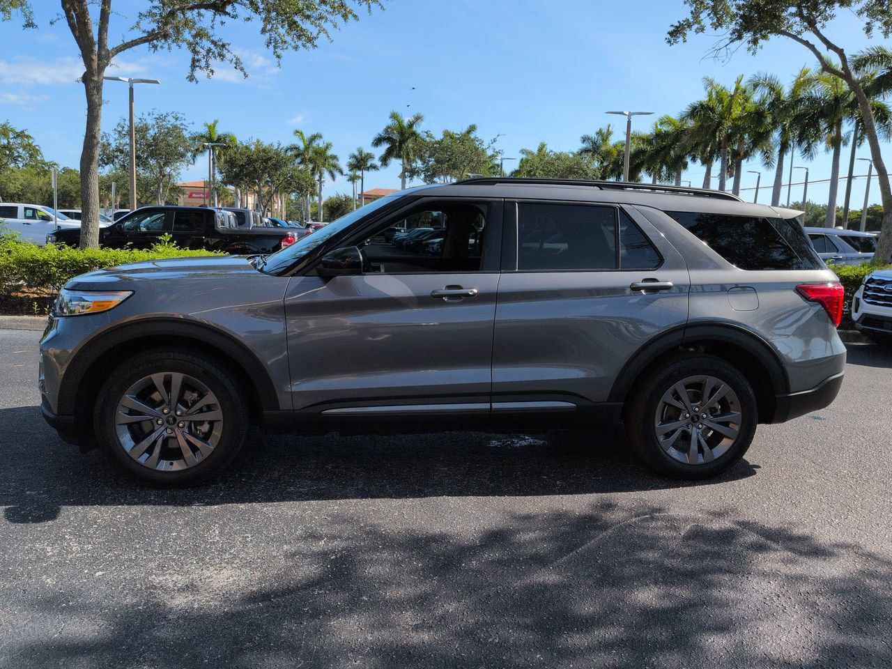 Certified 2023 Ford Explorer XLT w/ Equipment Group 202A AWD/4WD image 6