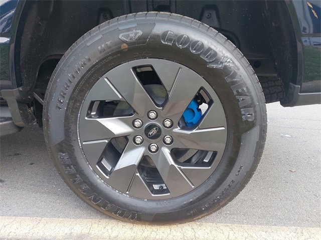 Certified 2025 Ford F150 Lightning Lariat image 32