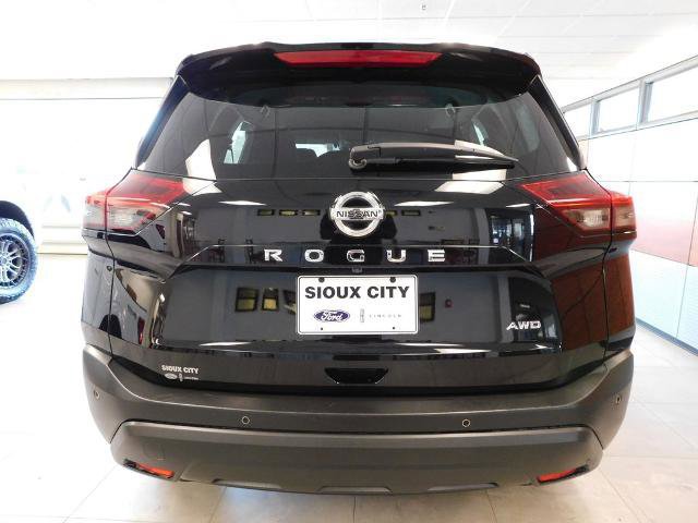 Used 2021 Nissan Rogue S image 5