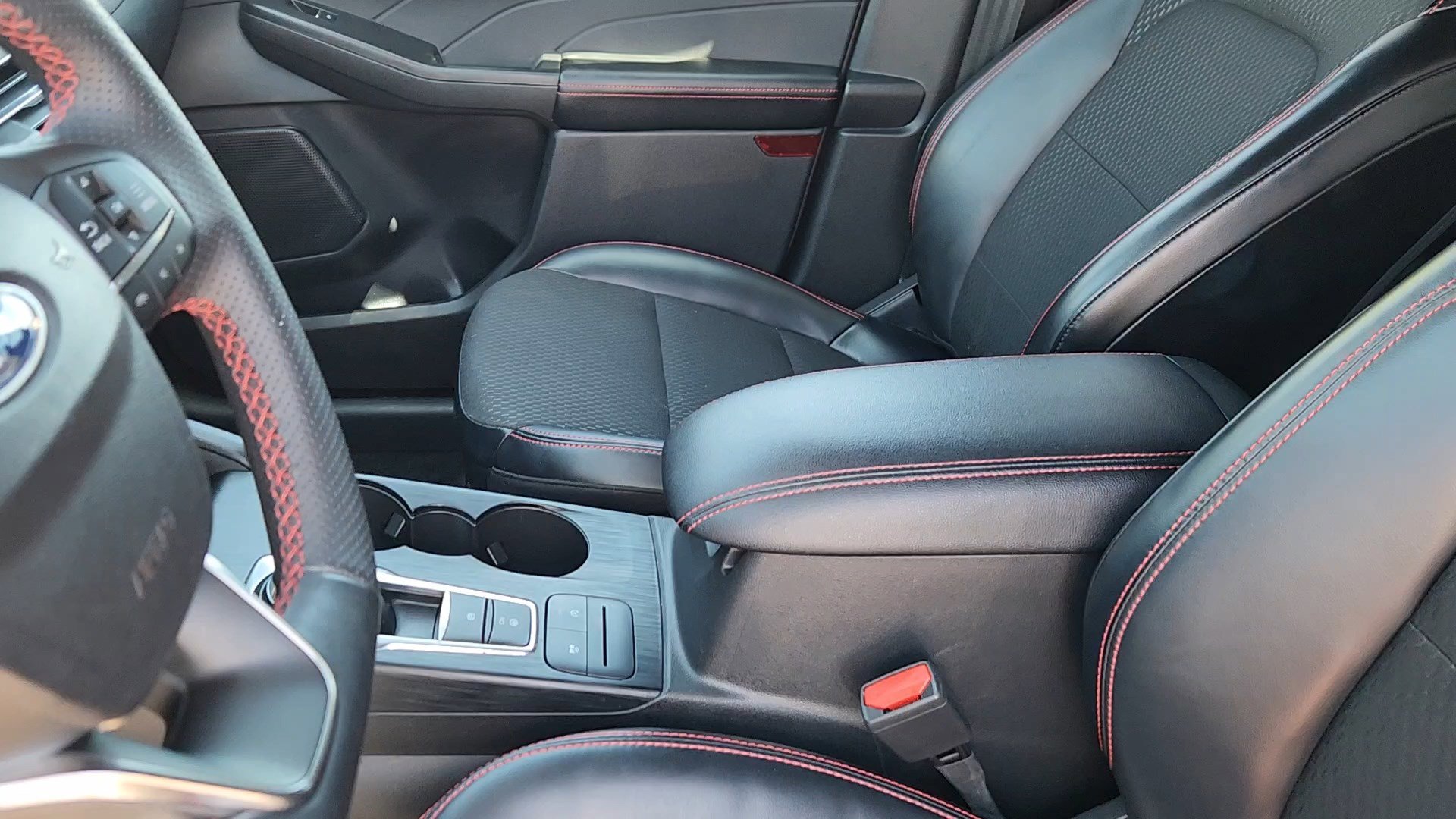 Certified 2025 Ford Escape ST-Line AWD/4WD image 30