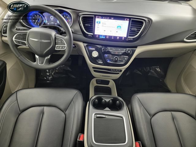 Used 2024 Chrysler Pacifica Touring-L FWD image 20