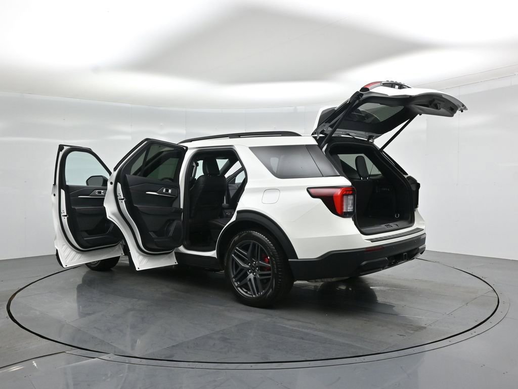 Certified 2025 Ford Explorer ST-Line w/ Premium Package image 38