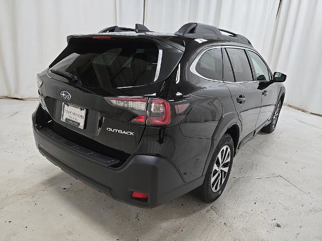 Used 2025 Subaru Outback Premium image 2