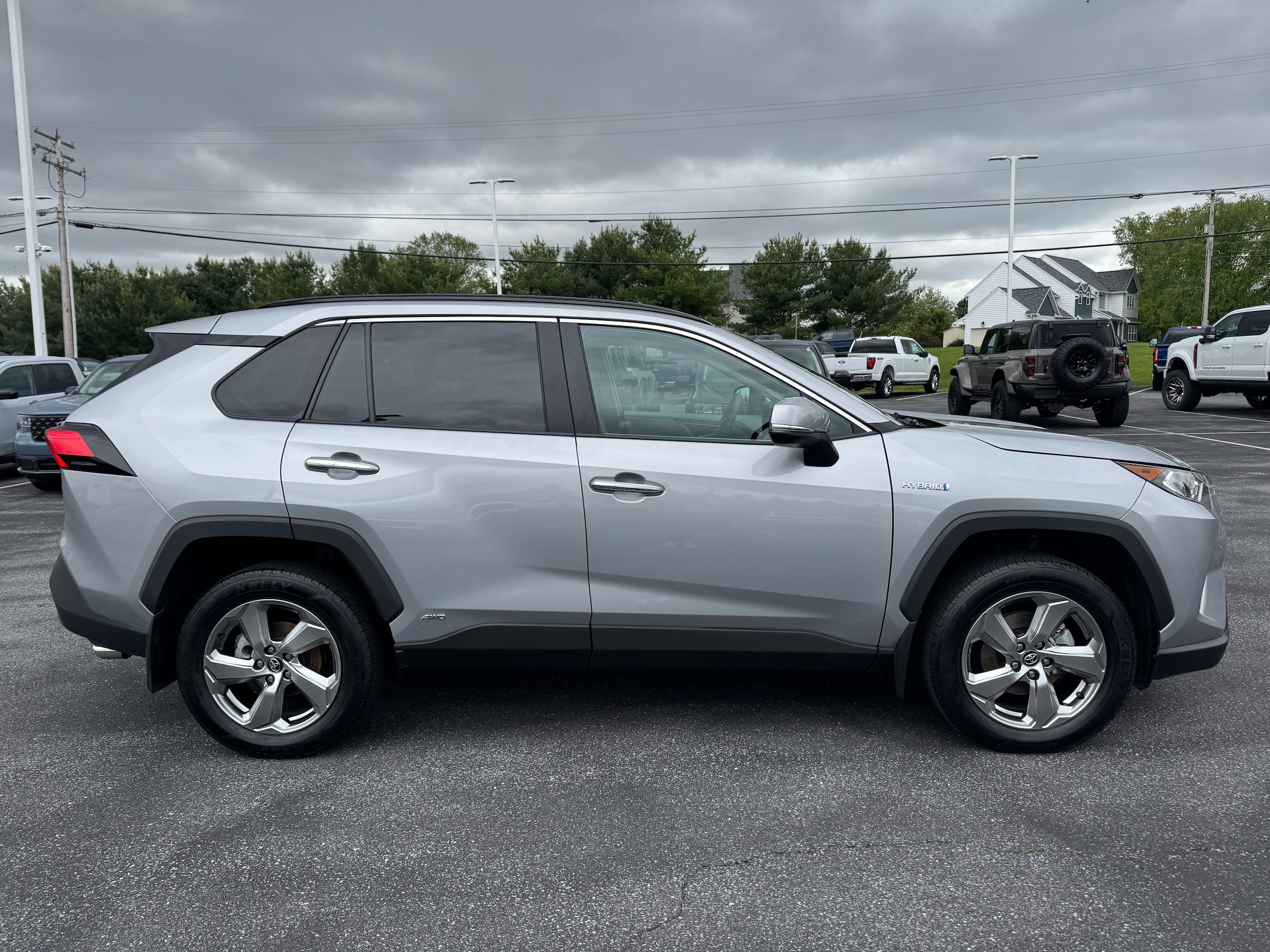 Used 2020 Toyota RAV4 Limited AWD/4WD image 6