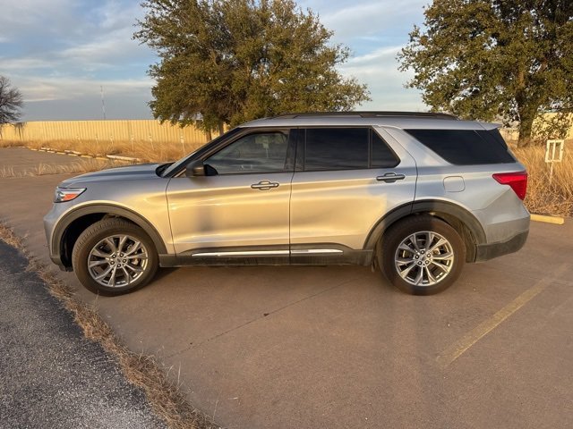 Certified 2022 Ford Explorer XLT w/ Equipment Group 202A image 1