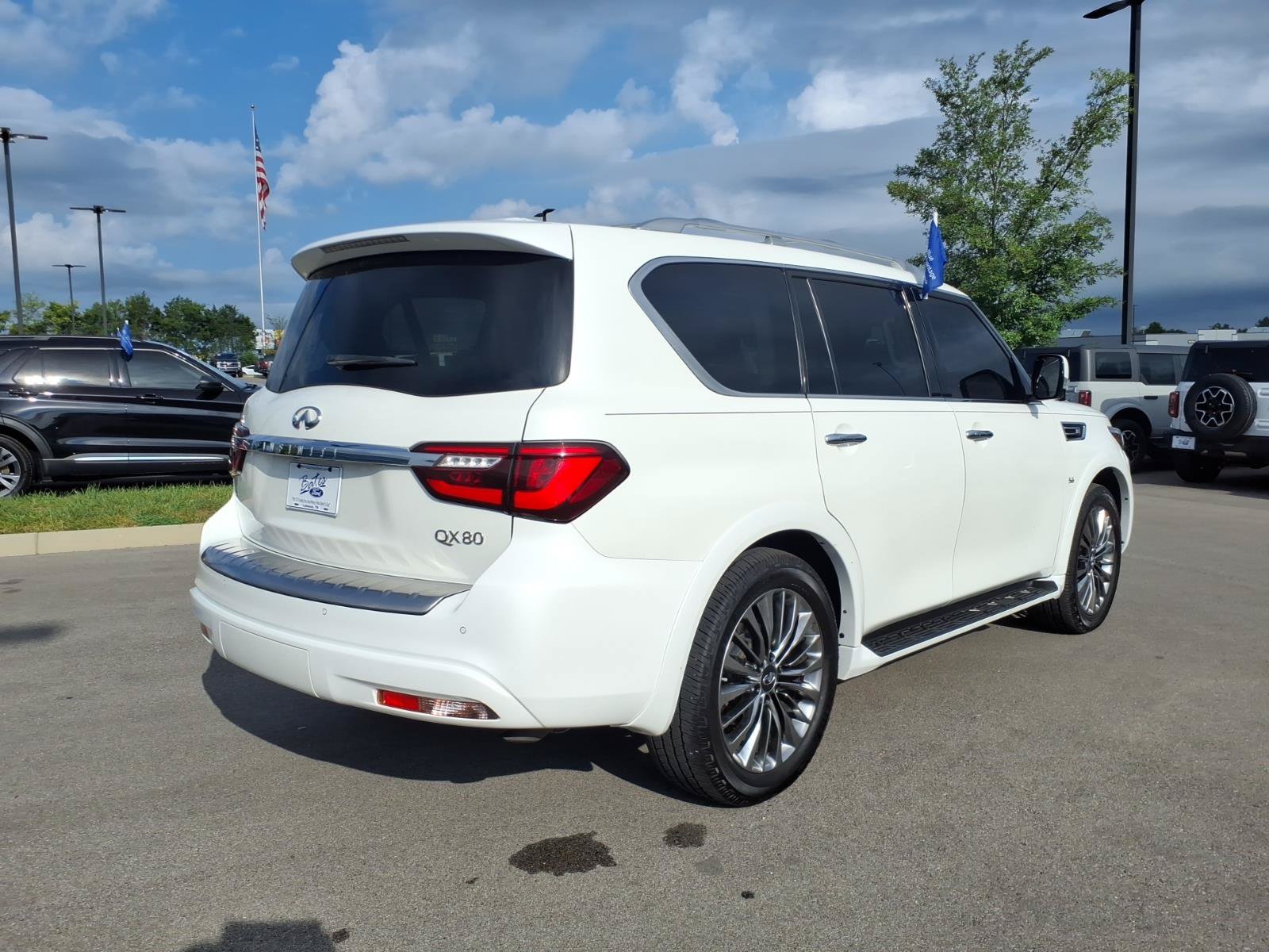 Used 2019 INFINITI QX80 Luxe w/ 22" Wheel Package AWD/4WD image 3