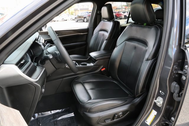 Used 2024 Jeep Grand Cherokee Limited 4xe image 18