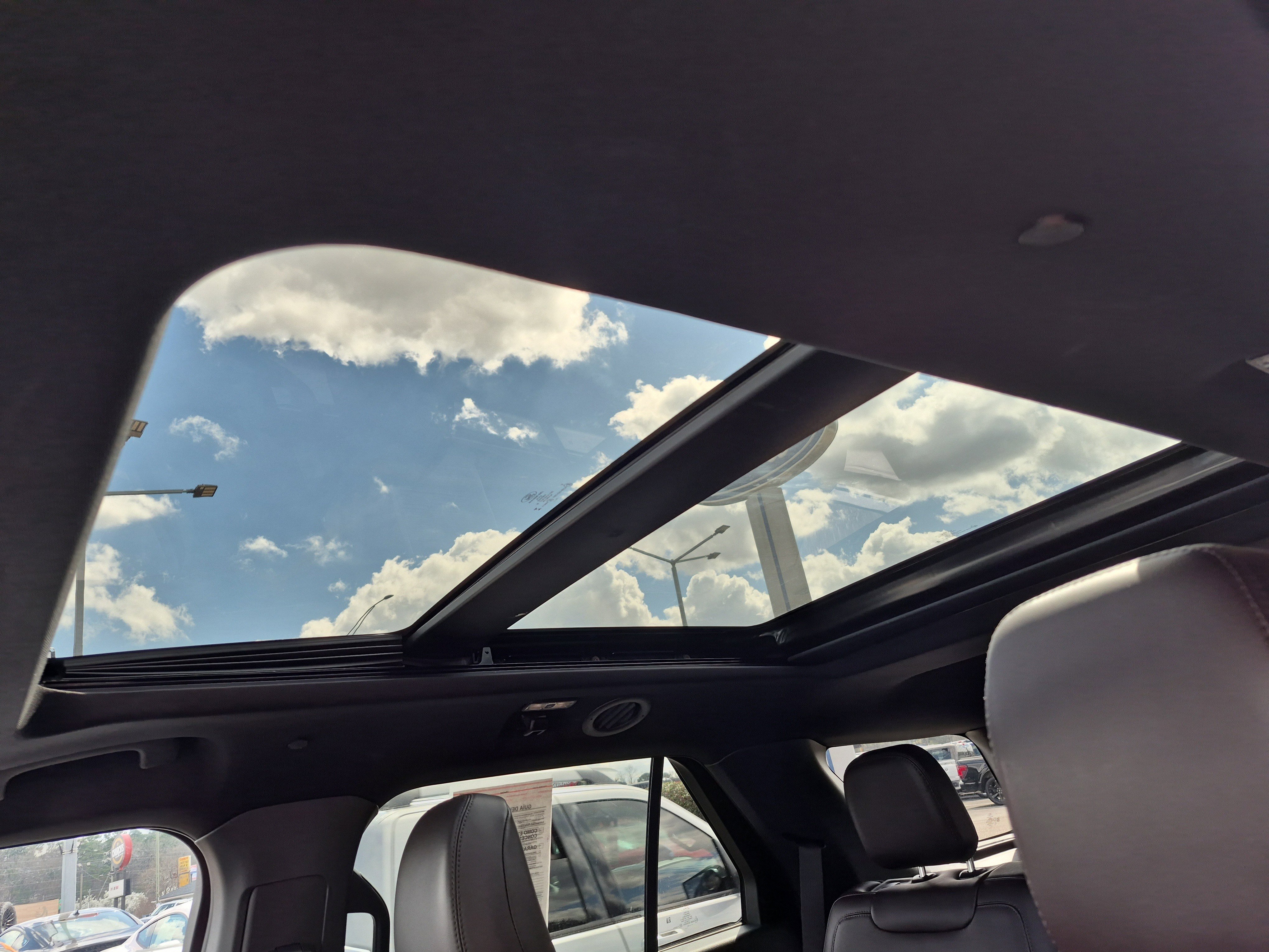 Certified 2025 Ford Explorer Platinum image 9