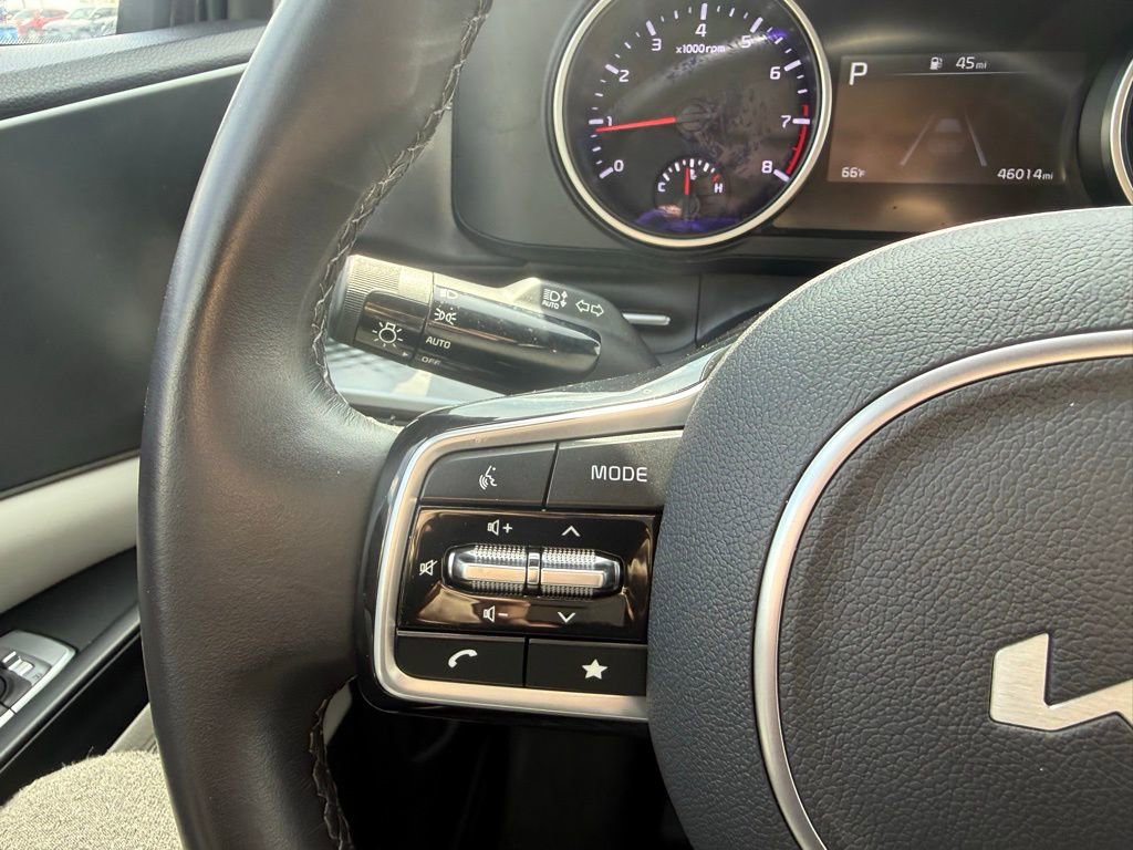 Used 2024 Kia Carnival LX FWD image 18