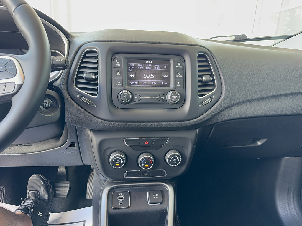 Used 2018 Jeep Compass Latitude FWD image 22