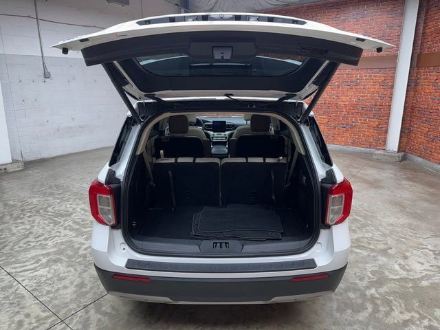 Certified 2022 Ford Explorer XLT w/ Equipment Group 202A image 29