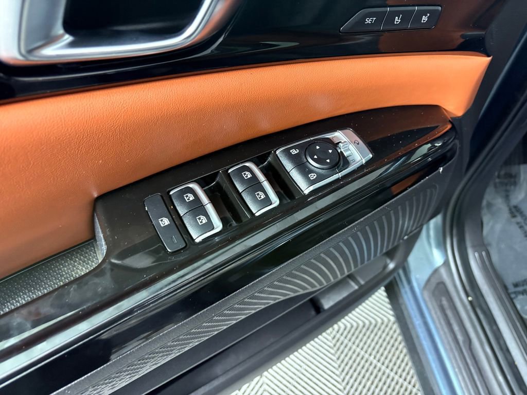 Used 2023 Kia Carnival SX Prestige image 12