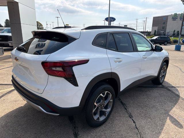 Used 2026 Chevrolet Trax LT w/ LT Convenience Package FWD image 5