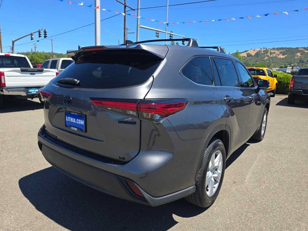 Used 2022 Toyota Highlander LE FWD image 5