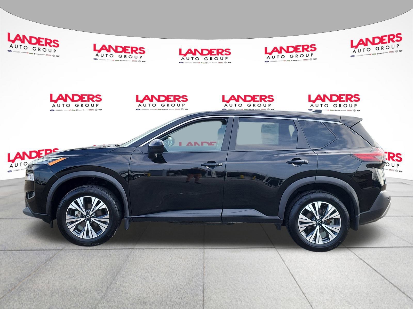 Used 2023 Nissan Rogue SV image 2