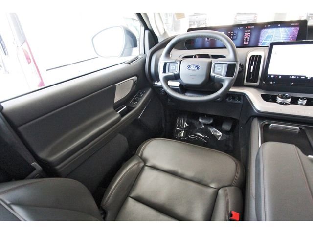 Certified 2025 Ford Expedition Active AWD/4WD image 7