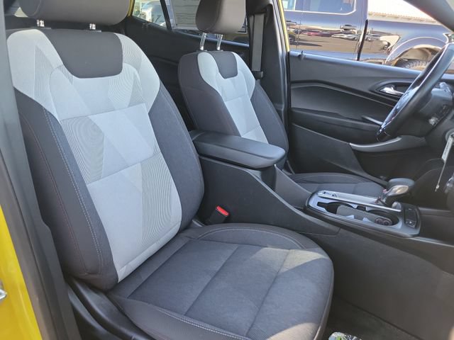 Used 2024 Chevrolet Trax RS FWD image 23