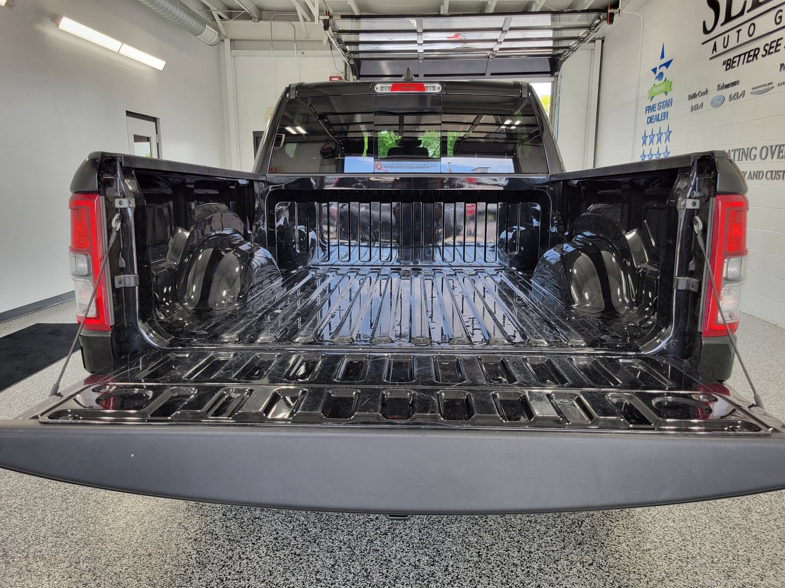 Used 2023 RAM 1500 Big Horn AWD/4WD image 29