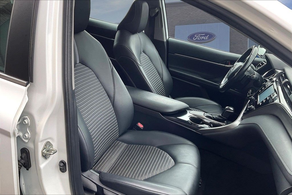 Used 2020 Toyota Camry SE FWD image 29