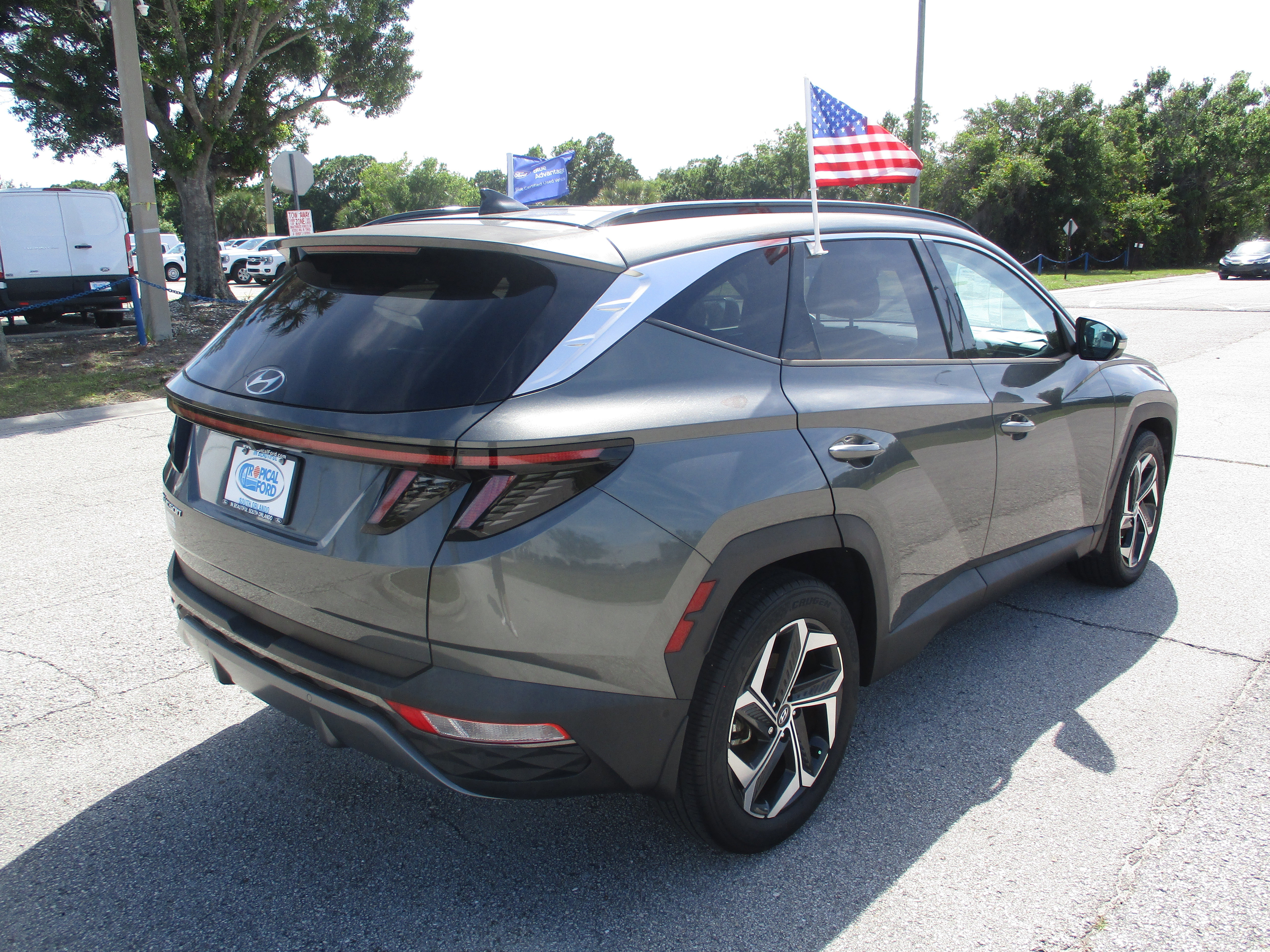 Used 2022 Hyundai Tucson Limited w/ Cargo Package FWD image 5