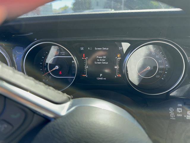 Used 2023 Jeep Wrangler Unlimited Sahara AWD/4WD image 9