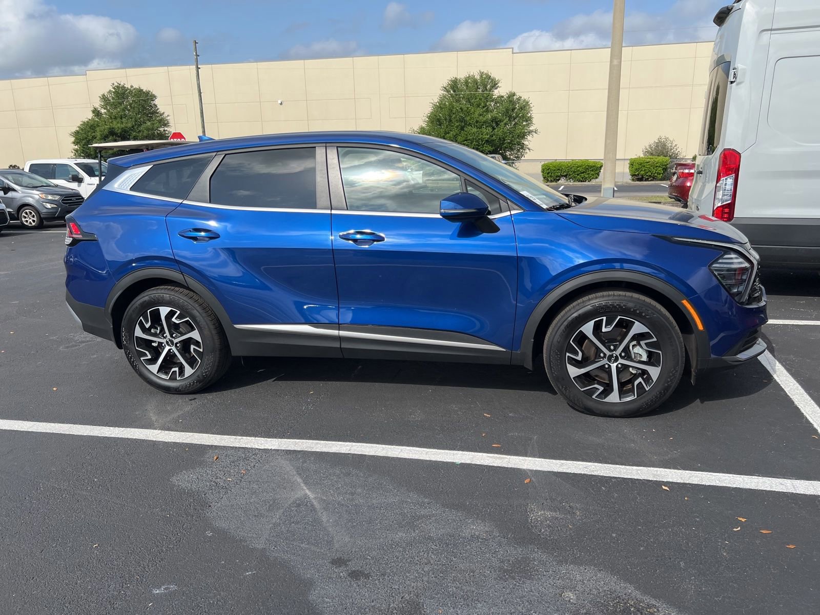 Used 2025 Kia Sportage EX image 16