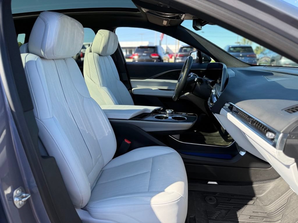 Used 2024 Cadillac Lyriq Luxury w/ LPO, Floor Liner Package AWD/4WD image 19