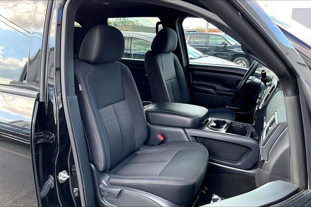 Used 2018 Nissan Titan SV w/ SV Convenience Package image 7
