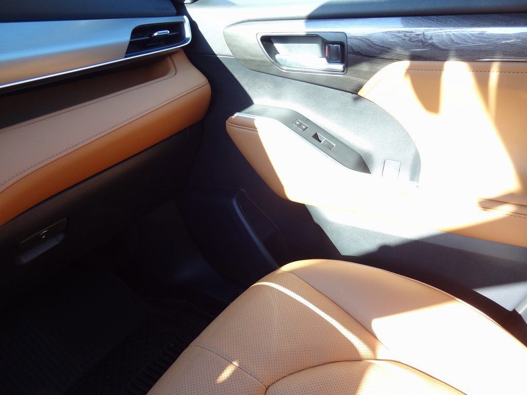 Used 2024 Toyota Highlander Platinum image 13