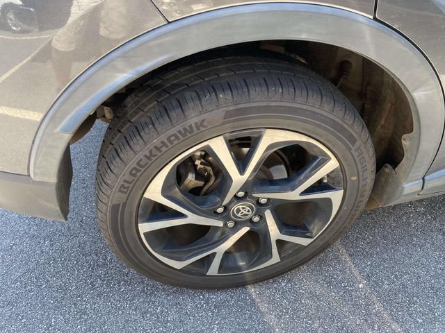 Used 2018 Toyota C-HR XLE FWD image 9