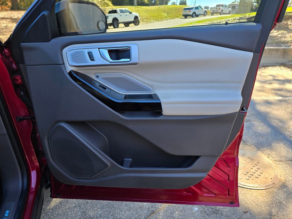 Certified 2022 Ford Explorer Platinum w/ Equipment Group 601A image 64