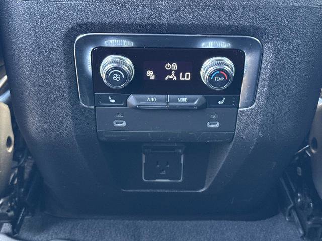 Used 2022 GMC Yukon XL SLT w/ SLT Premium Package image 18