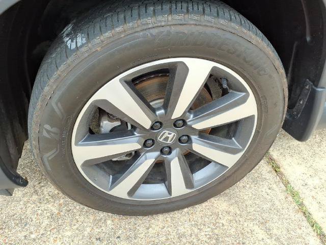 Used 2025 Honda Pilot Touring image 11
