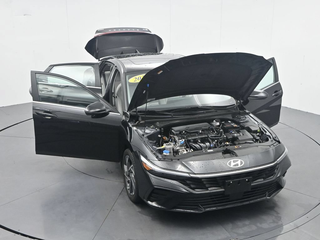 Used 2025 Hyundai Elantra Limited FWD image 46