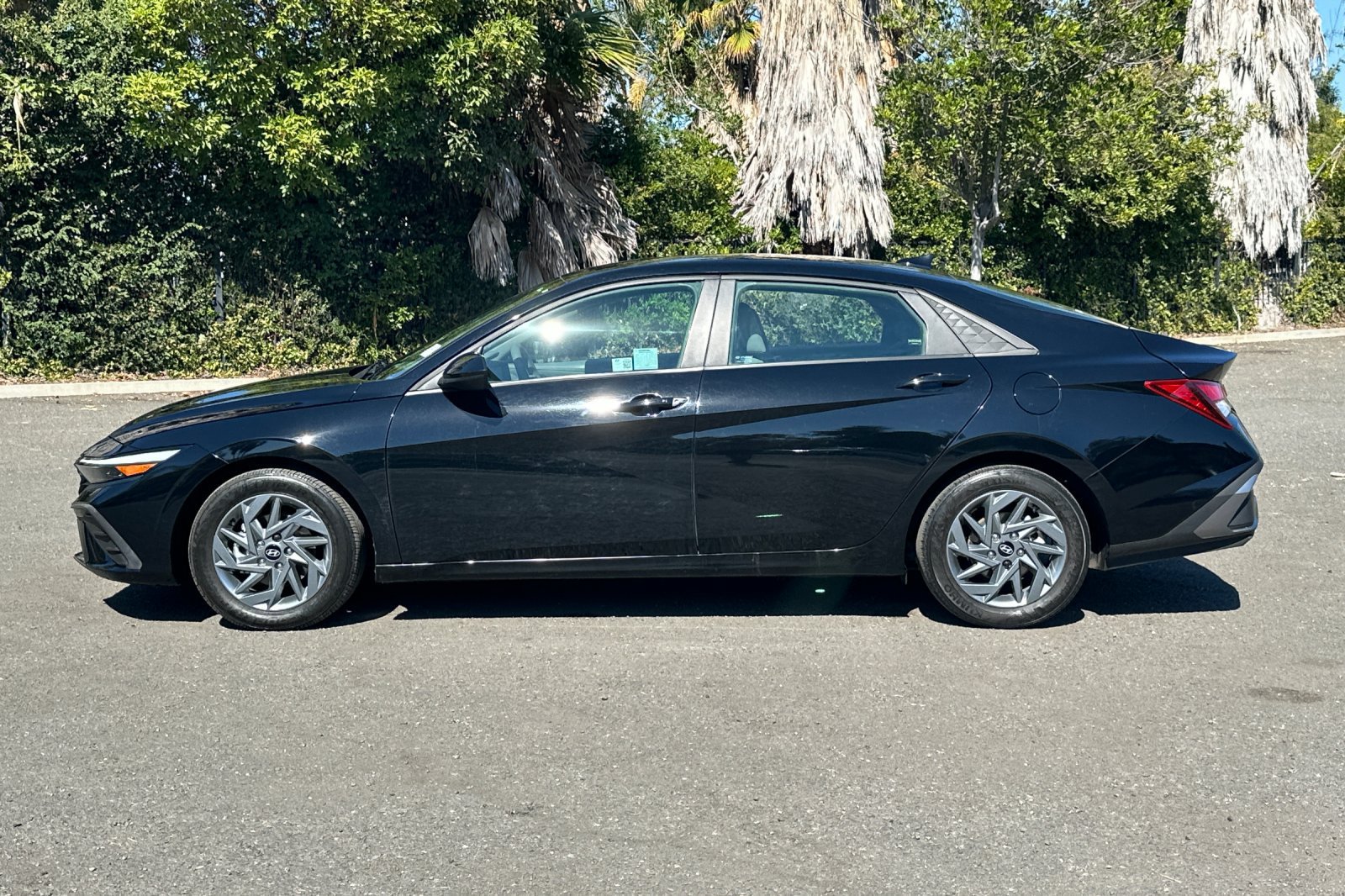Used 2024 Hyundai Elantra SEL FWD image 7